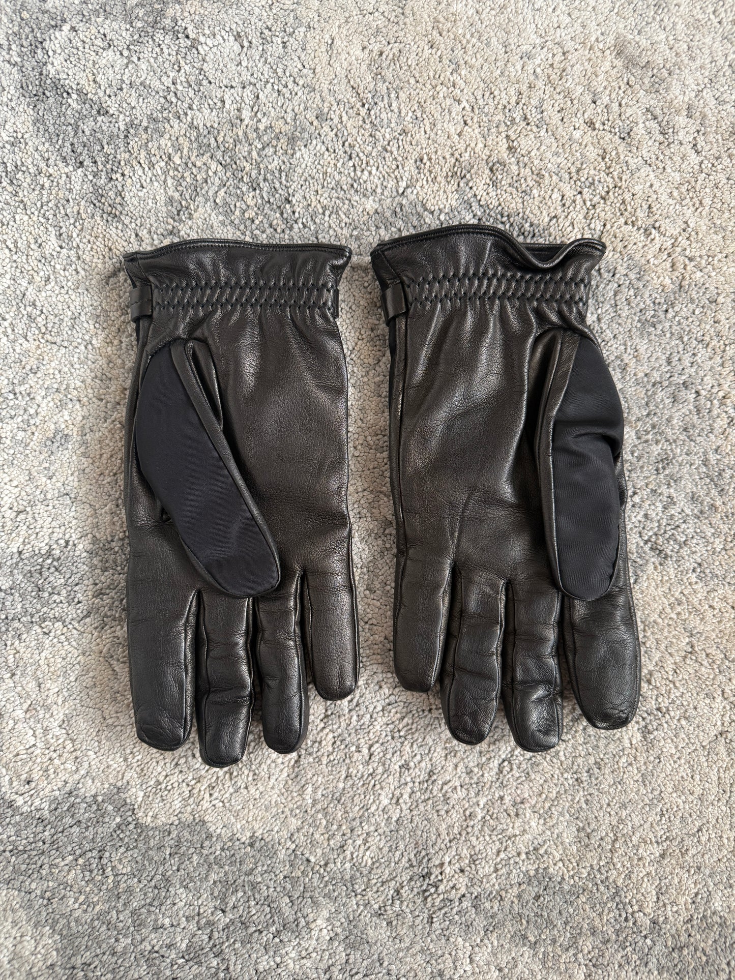 Prada 2000’s nylon & leather gloves with cashmere lining