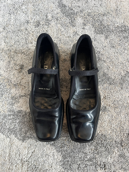 Prada FW1999 leather mary janes