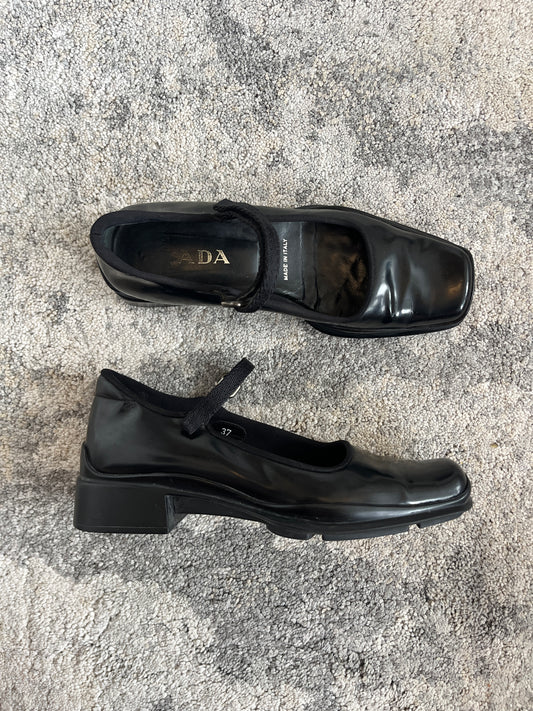 Prada FW1999 leather mary janes